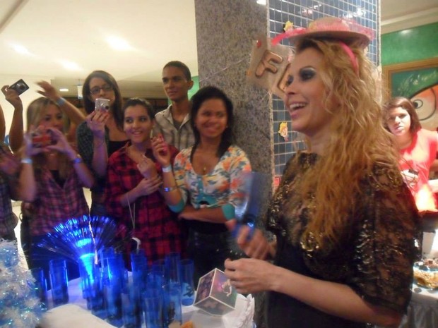 Joelma comemora aniversário com fãs em Aracajú (Foto: Divulgação)