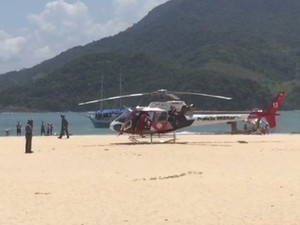 Helicóptero Águia resgatou mulher na Ilha do Prumirim, em Ubatuba (Foto: Daniel da Silva / Vanguarda Repórter)
