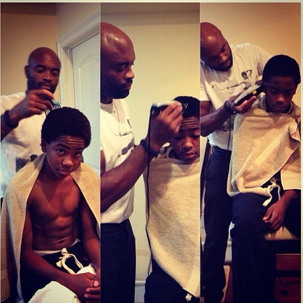 Anderson Silva corta o cabelo do filho, Kalyl (Foto: Reprodução/Instagram)