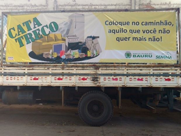 Caminhão vai recolher materiais depositados irregularmente em vias públicas (Foto: Divulgação)