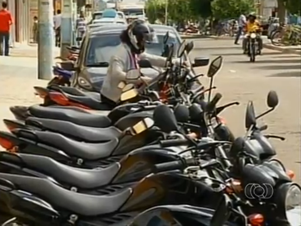 Número de motos é bem maior que a de veículos de passeio no Tocantins (Foto: Reprodução/TV Anhanguera)