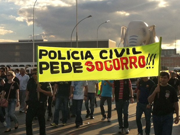 Protesto de policiais na Esplanada dos Ministérios por valorização das carreiras de segurança pública (Foto: Luiza Facchina/G1)