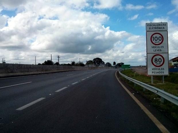 Alguns trechos da Rodovia Raposo Tavares voltaram a ser 100 quilômetros por hora (Foto: Cláudio Nascimento/TV TEM)