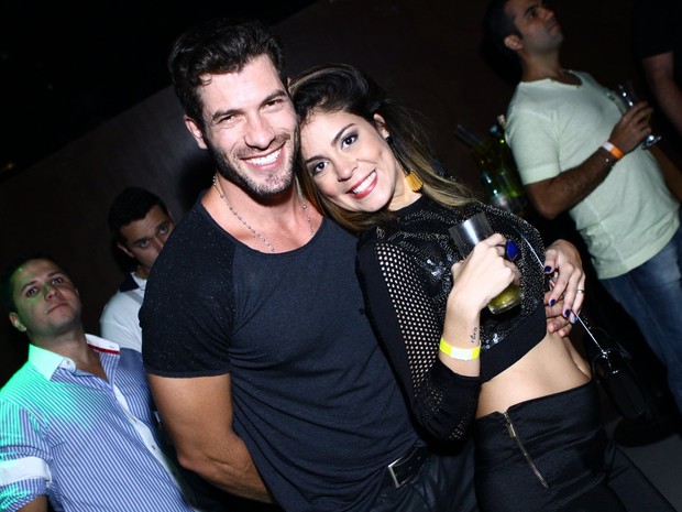 Ex-BBBs Roni e Bella em festa na Zona Sul do Rio (Foto: Raphael Mesquita/ Foto Rio News)