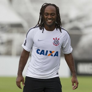 Vagner Love vira opção para vaga de Guerrero e anima Timão nos treinos