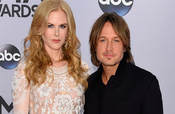 Já o caso de Nicole Kidman e Keith Urban é o oposto. Ele é quem ganha 640 mil dólares por cada ano ao lado da esposa, em caso de divórcio. Mas há um porém. Como o cantor country já foi viciado em cocaína, ele perde direito a todo o dinheiro caso, enquanto estiver casado, toque em alguma droga ilícita. O importante é que os dois, casados desde 2006, parecem mais felizes do que nunca um com o outro. (Foto: Getty Images)