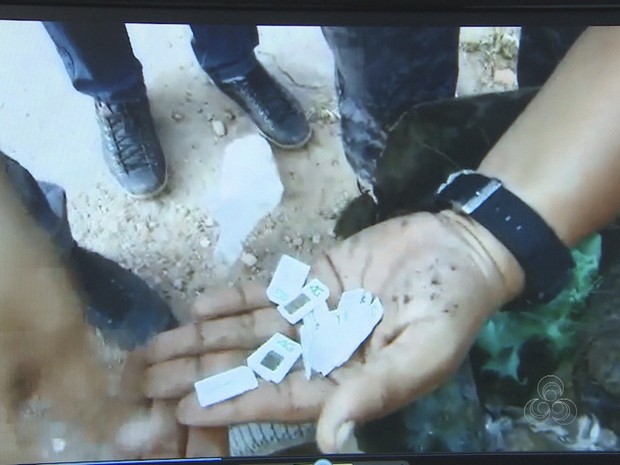 30 chips foram achados dentro de garrafas em Macapá (Foto: Reprodução/TV Amapá)