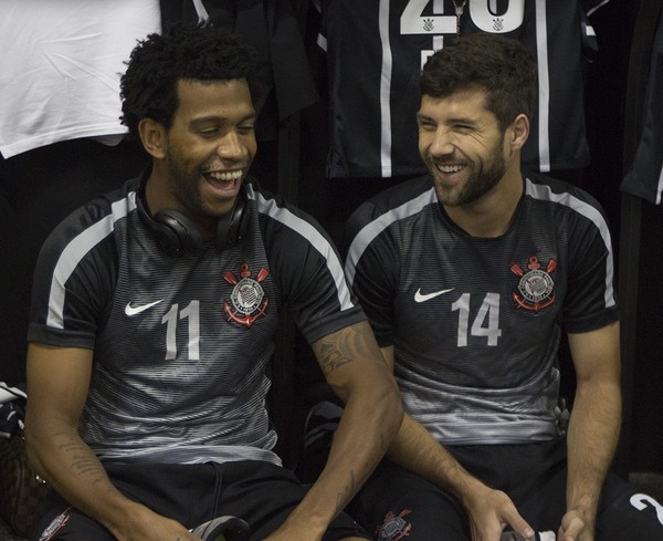 Defesa do Corinthians supera dupla campeã; Gil e Felipe torcem por sucessores