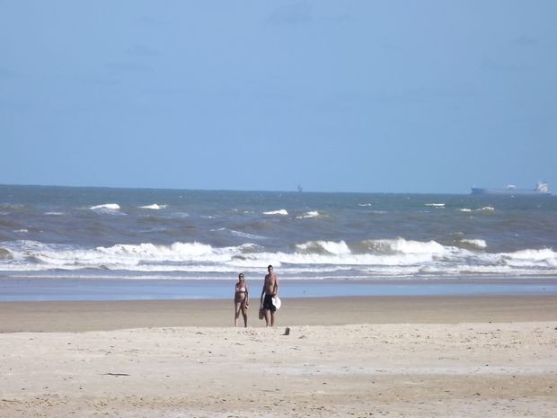 Praia da Atalaia traquilidade a beira mar (Foto: Joelma Gonçalves/G1)