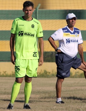 macaé técnico paulo henrique filho e Gedeil (Foto: Tiago Ferreira / Divulgação)