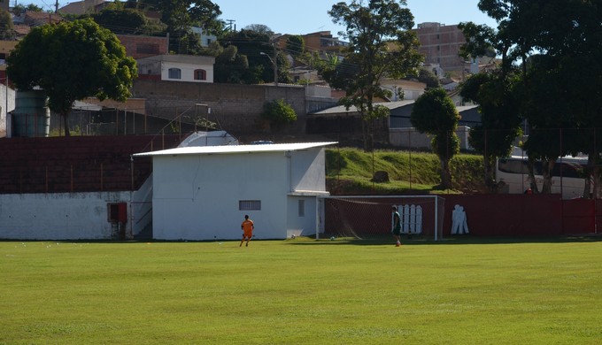 Boa Esporte treina no CT da Rua Paraná, em Varginha (MG) (Foto: Régis Melo)