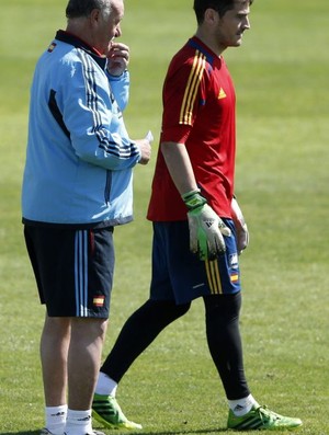Casillas e Del Bosque no treino da Espanha (Foto: EFE)