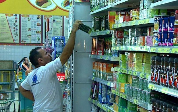 Consumidores costumam comprar o que não é urgente em supermercados (Foto: Reprodução Rede Amazônica Acre)