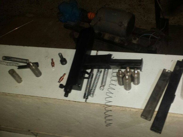 Polícia encontra fábrica clandestina de armas artesanais em Uberlândia (Foto: Polícia Militar/Divulgação)