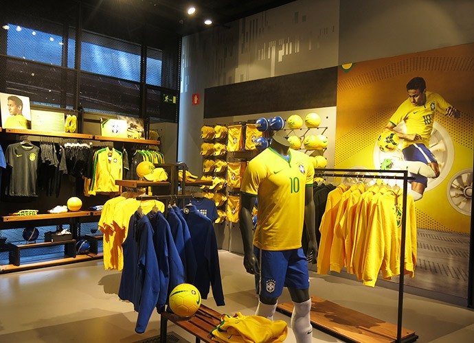 Camisas Neymar e Messi (Foto: Cíntia Barlem) Camisas Neymar e Messi (Foto: Cíntia Barlem)