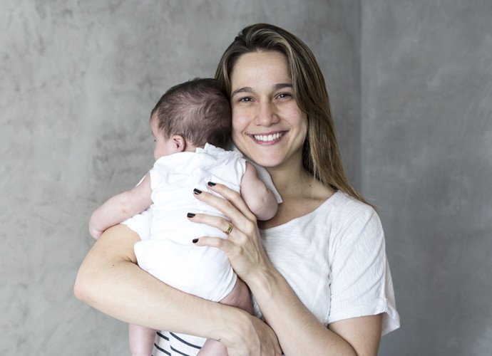 Fernanda Gentil com o pequeno Gabriel no colo (Foto: Ellen Soares/Gshow)