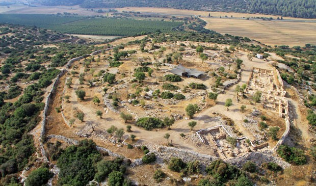 Vista aérea da cidade murada (Foto: Divulgação/Sky View/Autoridade de Antiguidades de Israel/Universidade Hebraica)