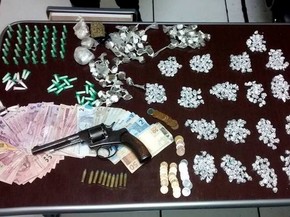 Pm Encontra Drogas Em Armario De Cozinha E Trio E Preso Em Piracicaba Piracicaba E Regiao G1