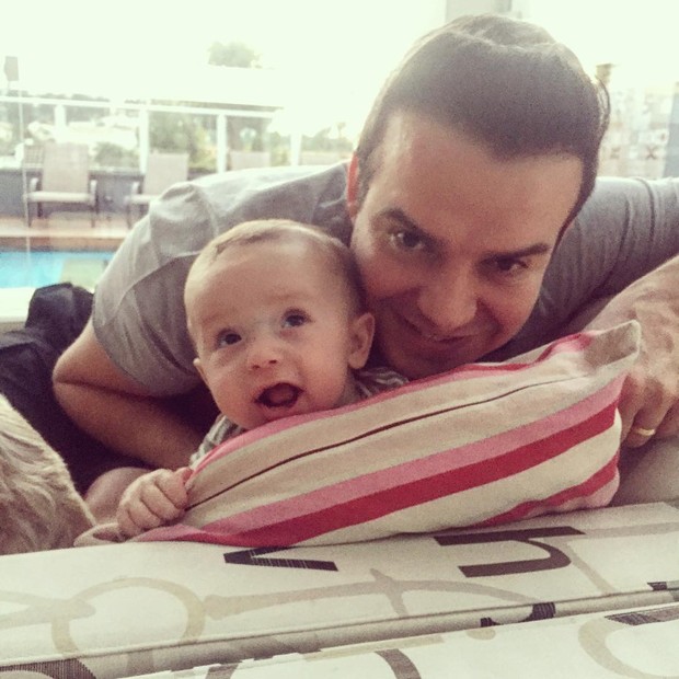 Thais Pacholek posta foto do marido e do filho (Foto: Instagram / Reprodução) Thais Pacholek posta foto do marido e do filho (Foto: Instagram / Reprodução)