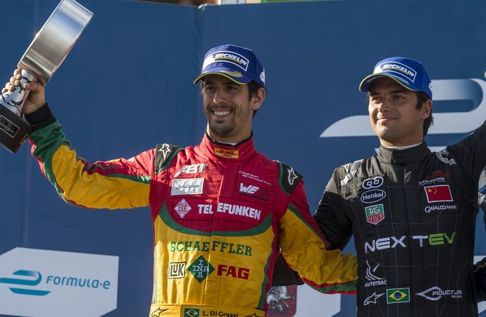 Nelsinho Piquet e Di Grassi fazem dobradinha brasileira em Moscou na Fórmula E (Foto: AP Photo/Alexander Zemlianichenko)