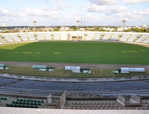estádio almeidão, novo gramado (Foto: Walter Rafael / Secom-PB)