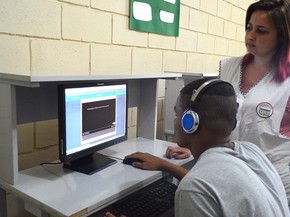 Jovem de 16 anos cursa o ensino fundamental na unidade em Ribeirão Preto, SP (Foto: Cristiane Araújo/G1)