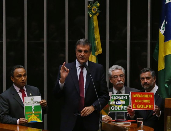 O advogado-geral da União, José Eduardo Cardozo, defende Dilma no processo de impeachment (Foto: Aílton de Freitas/ Agência Oglobo)