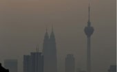 Poluição põe Malásia em estado de atenção (Bombas matam 26 pessoas em Bagdá (Mark Baker / AP))