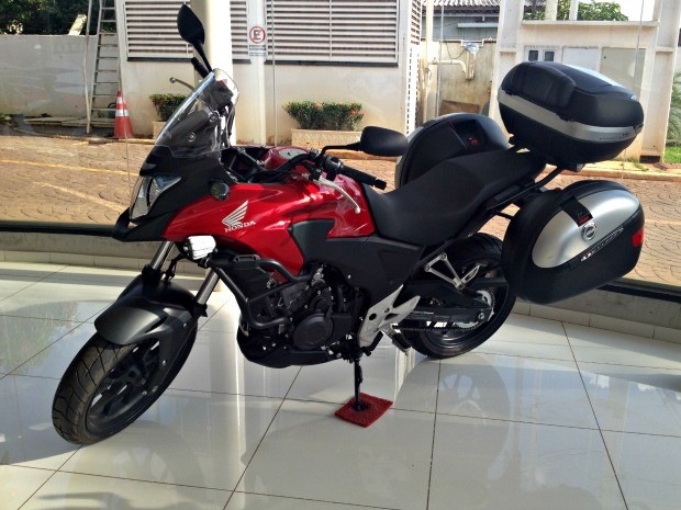 Moto CB 500 X, que custa R$ 26 mil, é uma das opções para este tipo de viagem. (Foto: Veriana Ribeiro/G1)
