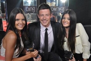 Cory Monteith com as irmãs Kendall e Kylie Jenner (Foto: Twitter / Reprodução)