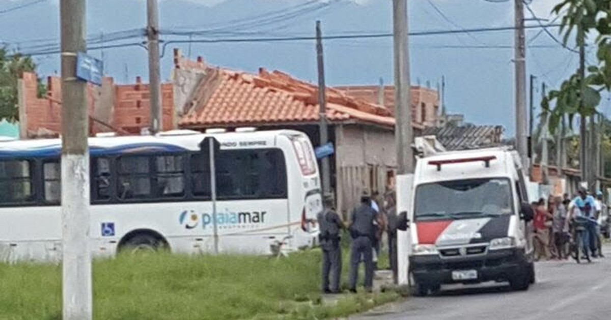 G1 - Homem de 19 anos morre atropelado por ônibus em ... - Globo.com