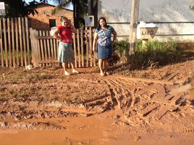 G Moradores Protestam E Cobram Asfalto E Drenagem Em Ruas De Porto