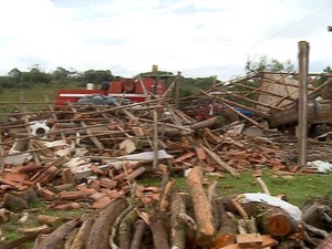 Ventania provocou prejuízos na Zona Rural de Piratini (Foto: RBS TV/ Reprodução)