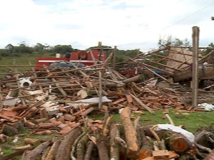 Ventania provocou prejuízos na Zona Rural de Piratini (Foto: RBS TV/ Reprodução)