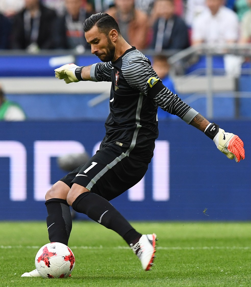 Rui Patricio, goleiro de Portugal, foi alvo de gritos homofóbicos de parte da torcida mexicana na primeira rodada na Rússia (Foto: AFP)