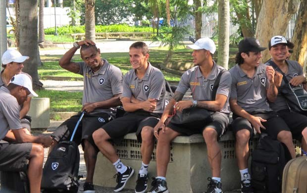 jobson botafogo desembarque (Foto: Fred Huber/Globoesporte.com)