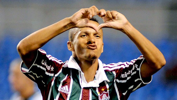 Souza comemora gol com a camisa do Flu: passagem marcante desde o início