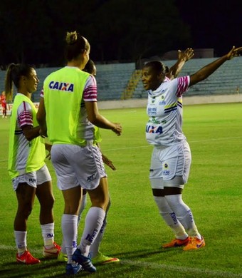 Pelé jogadora São José x América-MG futebol feminino (Foto: Danilo Sardinha/GloboEsporte.com)