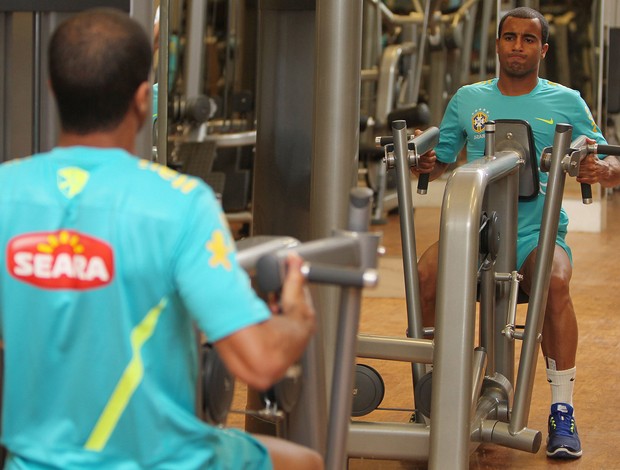 Lucas treino Seleção (Foto: Divulgação / CBF)