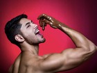Mister Brasil ousa em ensaio e entrega: 'Já usei chocolate no sexo'