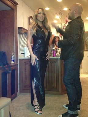 Mariah Carey usa vestido sexy para ir a festa do programa 'American Idol' (Foto: Twitter/ Reprodução)