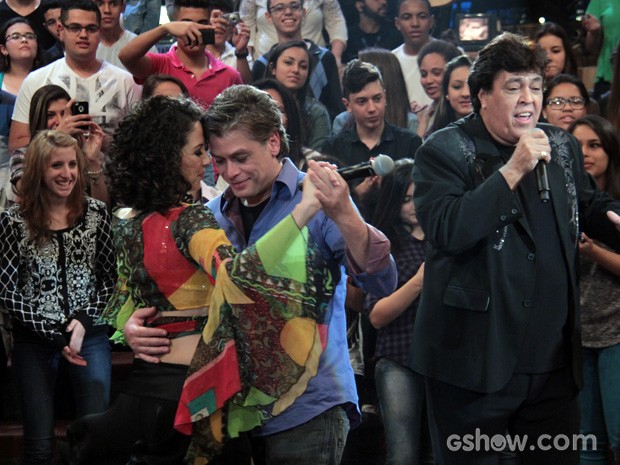 Fábio Assunção mostra gingado ao dançar 'Me chama que eu vou' (Foto: TV Globo/Altas Horas)