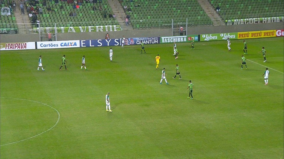 América-MG levou o empate para o Goiás no final da partida  (Foto: Reprodução/ Premiere)