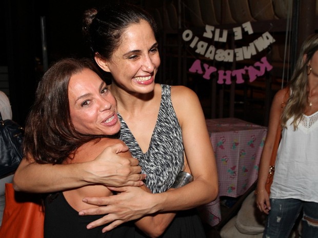 Camila Pitanga e Carla Marins em estreia de peça no Rio (Foto: Anderson Borde/ Ag. News)