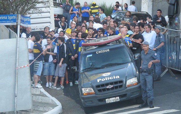cercados (Carlos Augusto Ferrari / Globoesporte.com)