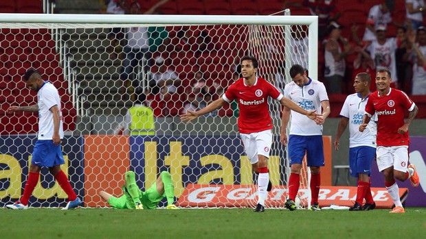 Nilmar gol Internacional (Foto: Roberto Vinicius / Ag. Estado)