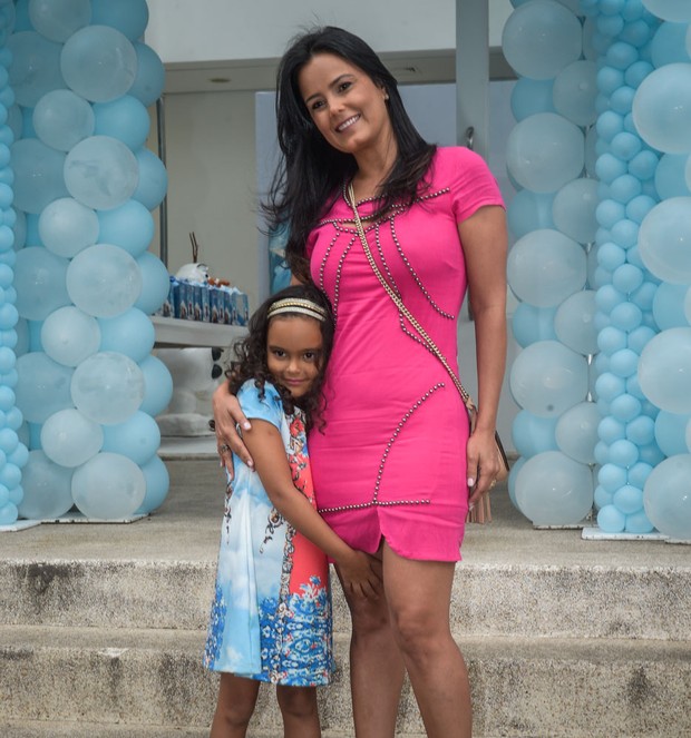 Luciele di Camargo com a filha, Maria Eduarda (Foto: Francisco Cepeda e Thiago Duran/AGNews-SP ) Luciele di Camargo com a filha, Maria Eduarda (Foto: Francisco Cepeda e Thiago Duran/AGNews-SP )