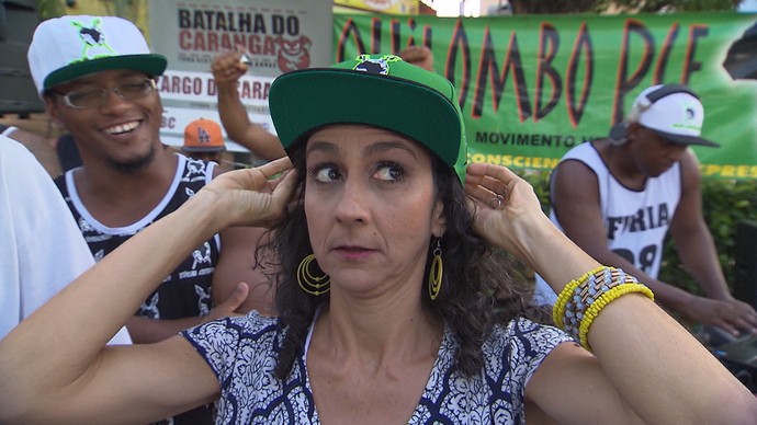 Maria Menezes conhece o movimento hip hop de Itinga (Foto: TV Bahia)