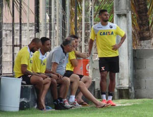 Resenha dos jogadores do ABC (Foto: Alexandre Filho/GloboEsporte.com)