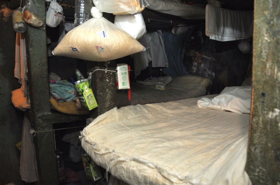 Camas usadas pelos detentos no presídio da Papuda, no DF (Foto: Ministério Público/Divulgação)